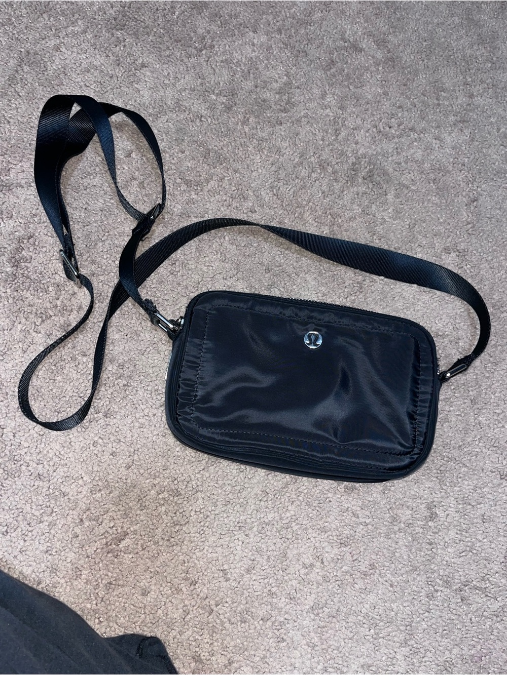 lululemon athletica Black Crossbody Camera Bag - Everyday Shoulder Bag - Picture 2 of 4